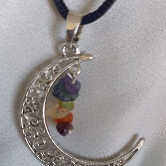 Colgante Luna con minerales de los Chakras