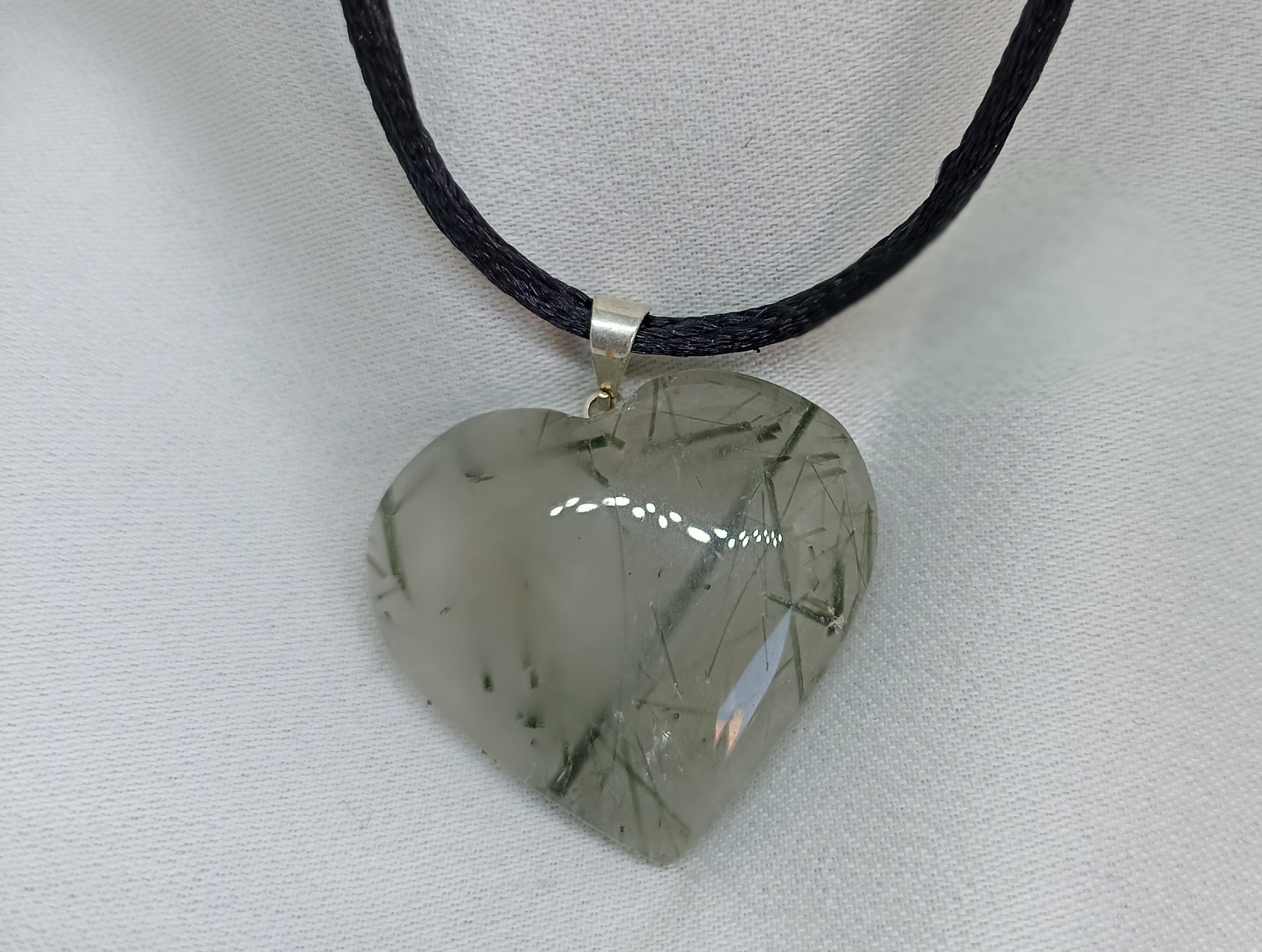 Colgante Corazón de Cuarzo Turmalinado
