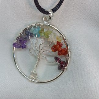 Colgante Árbol de la vida con minerales de los Chakras