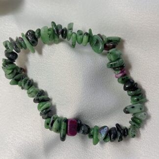 Pulsera de Zoisita con Rubí