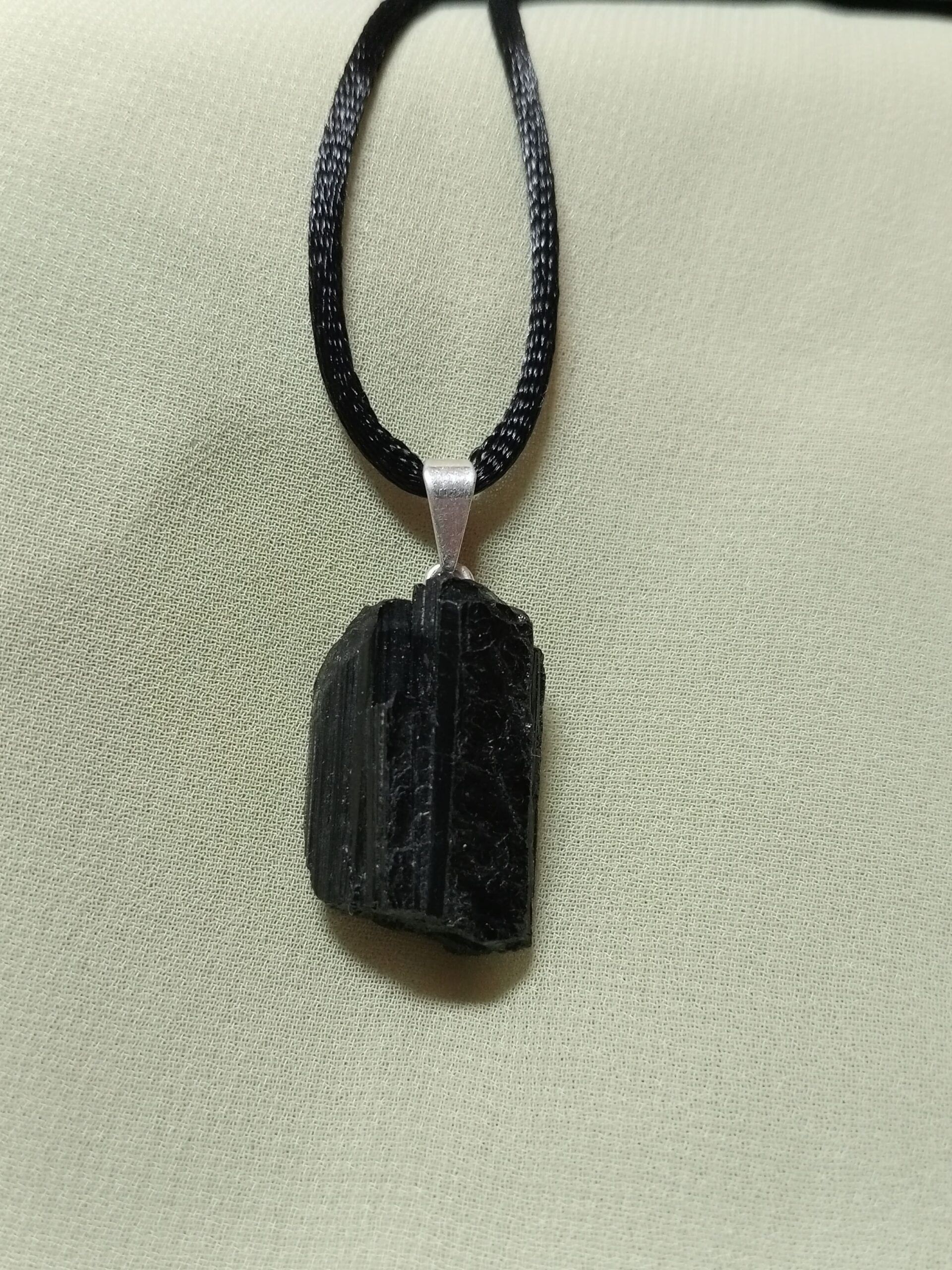 Colgante de Turmalina Negra Catedral en bruto - Imagen 2