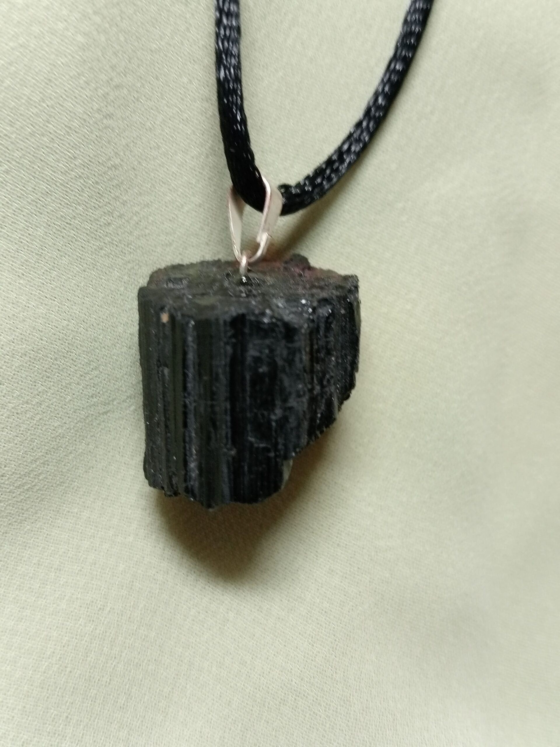 Colgante de Turmalina Negra Catedral en bruto - Imagen 8